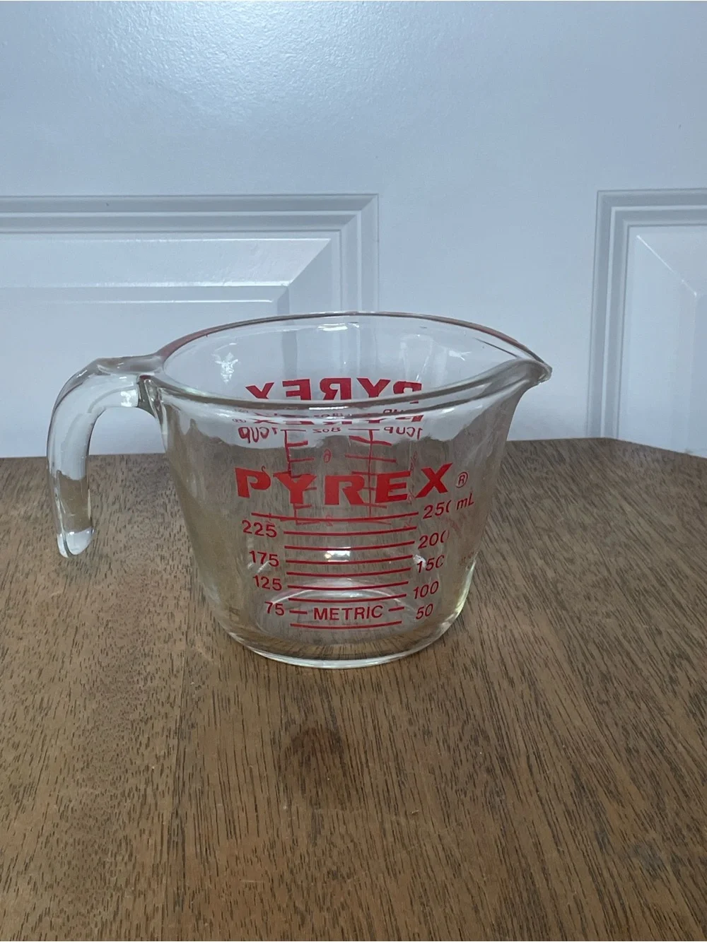 Pyrex 250 mL 1 Cup Glass Measuring Cup Red Lettering Handle Pour Spout